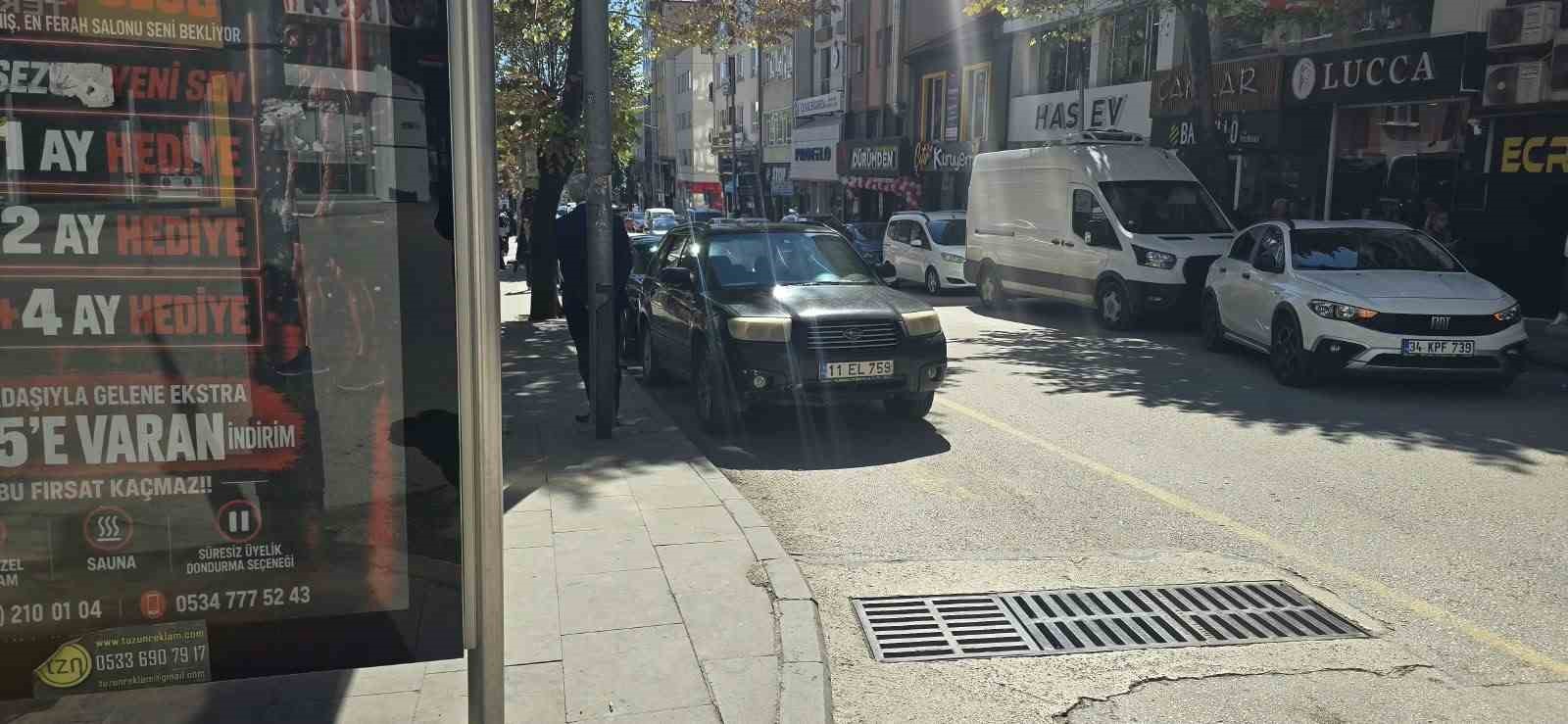 minibus-duragina-park-eden-duyarsiz-surucu-tepkilere-neden-oldu