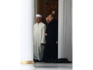 Cumhurbaşkanı Erdoğan Cuma Namazını Melike Hatun Camii’nde Kıldı