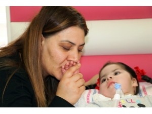 Sma Hastası Arife 4 Dozluk İlaç Desteğiyle Yaşama Tutundu