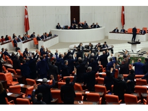 Mecliste Tatil Tartışması