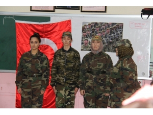 Oynayarak İngilizce Öğrendiler