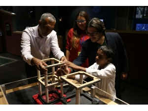 Maldivli Bakan Seka Kâğıt Müzesi’ni Gezdi