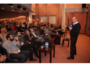 Savaş Barkçin, “Mekanı Şekillendirmek Kendini Şekillendirmektir”