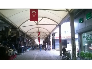 Çarşı Esnafı Direnmeye Çalışıyor