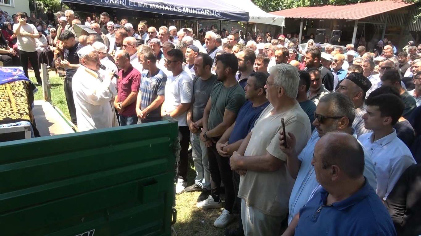 trafik-kazasinda-hayatini-kaybeden-kari-koca-topraga-verildi