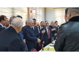 Başbakan Binali Yıldırım’a Devrek Bastonu Hediye Edildi