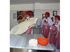 Bu Okul Kursiyerlerini İş Sahibi Yapıyor