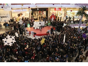 Ünlü Şarkıcı Derya Uluğ Diyarbakır’ı Salladı