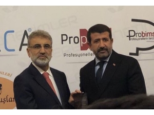 Ekinci’ye Ak Evler Projesiyle Yılın Başkanı Ödülü