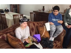 Kanser Tedavisi Gören Genç Kadına Duygulandıran Doğum Günü Hediyesi