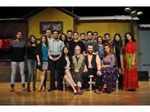 Gündüz Adliyede, Akşam Da Sahnede Söz Sahibiler