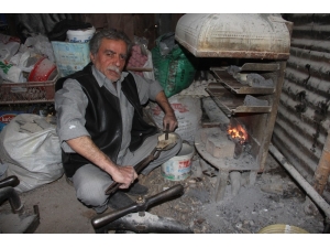 Usta Elde Kirli Boynuzlar Temiz Taraklara Dönüşüyor