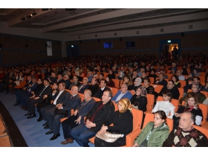 “Köyde Seçim Var” Tiyatro Oyunu Beğeni Topladı