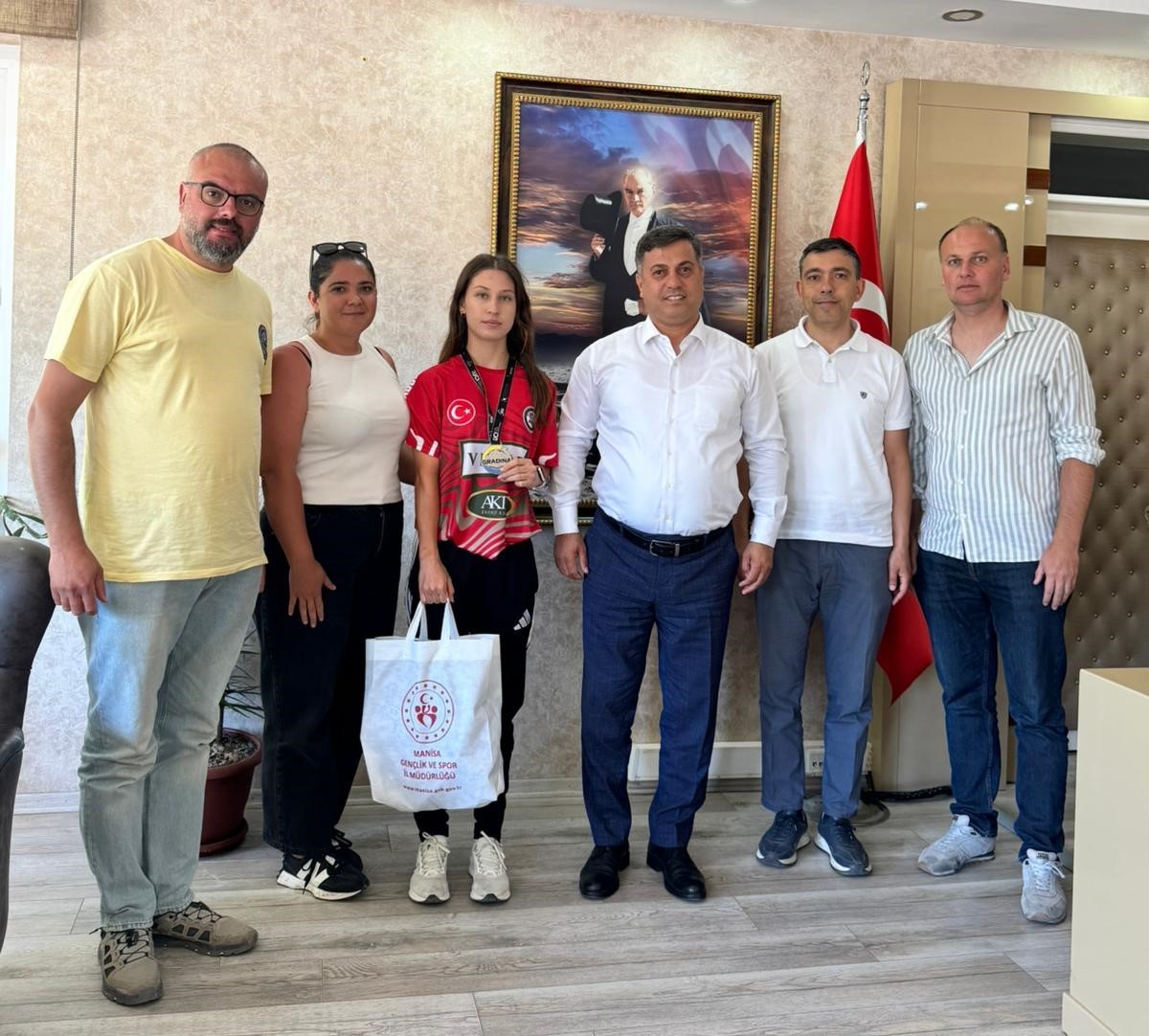 balkan-ikincisi-milli-sporcu-manisa-da-da-odullendirildi