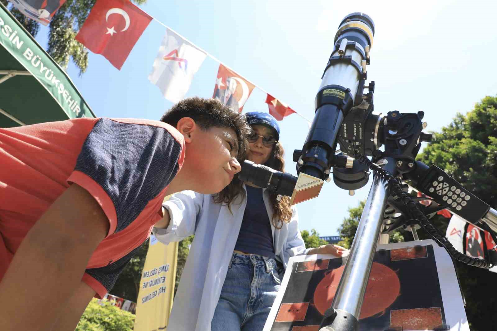 mersin-de-cocuklar-teleskopla-gunes-i-gozlemledi