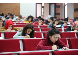 Üniversite Adaylarına Yks Tatbikatı