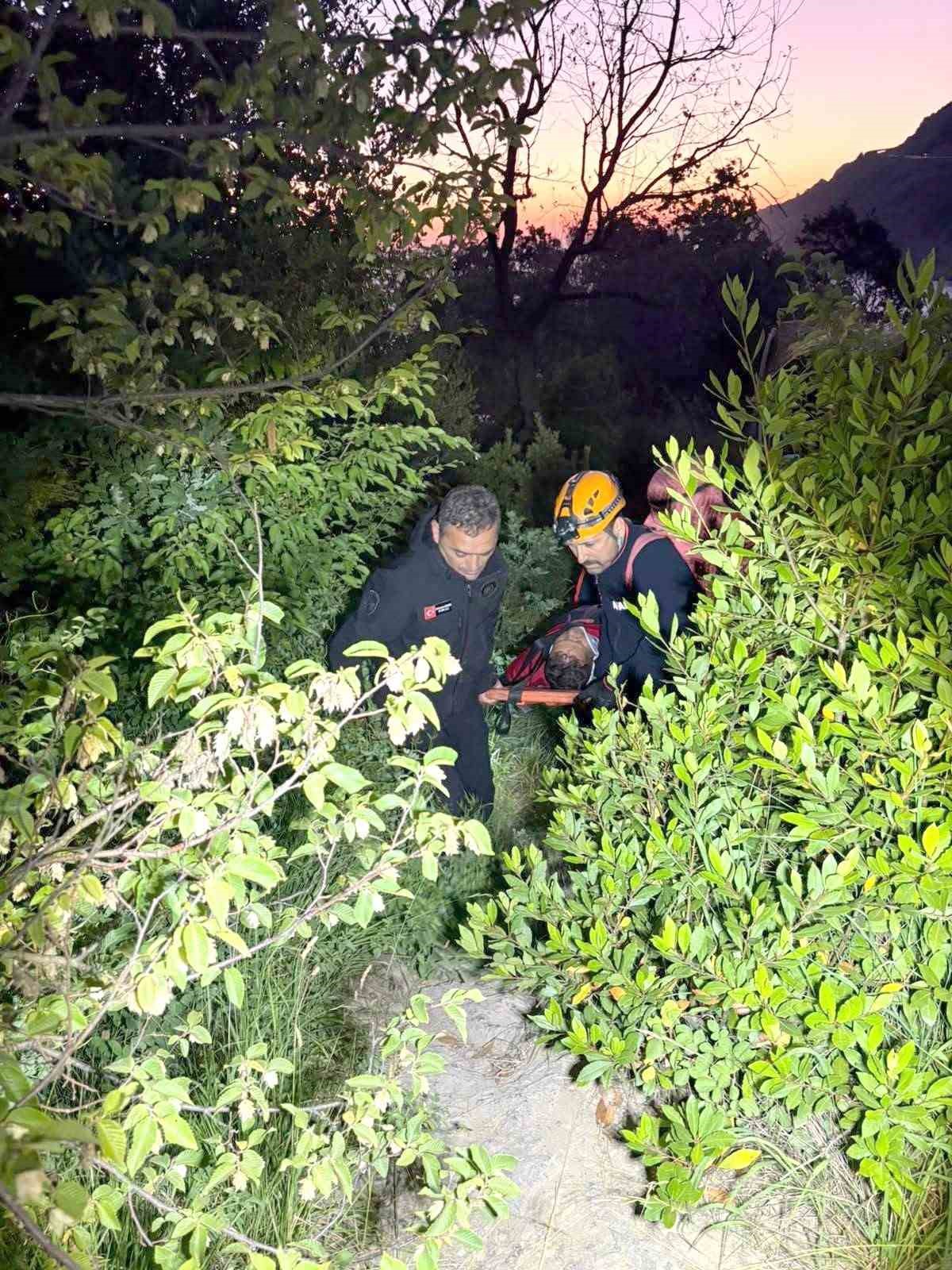 kayaliklardan-dusen-amator-balikciyi-afad-ve-itfaiye-ekipleri-kurtardi