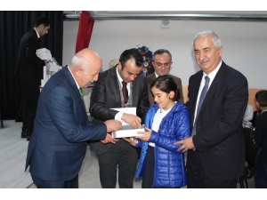 Ayyıldızlı Koreografide Yer Alan Öğrenciler Ödüllendirildi