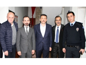 Ak Parti Genel Başkan Yardımcısı Dağ, İzmir’de Polisler Ve Taksicilerle Bir Araya Geldi