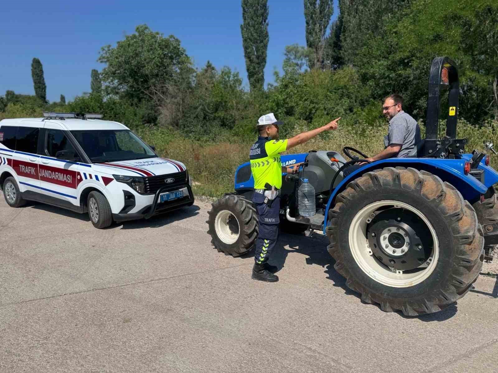 jandarmadan-ciftcilere-trafik-ve-yangin-uyarisi