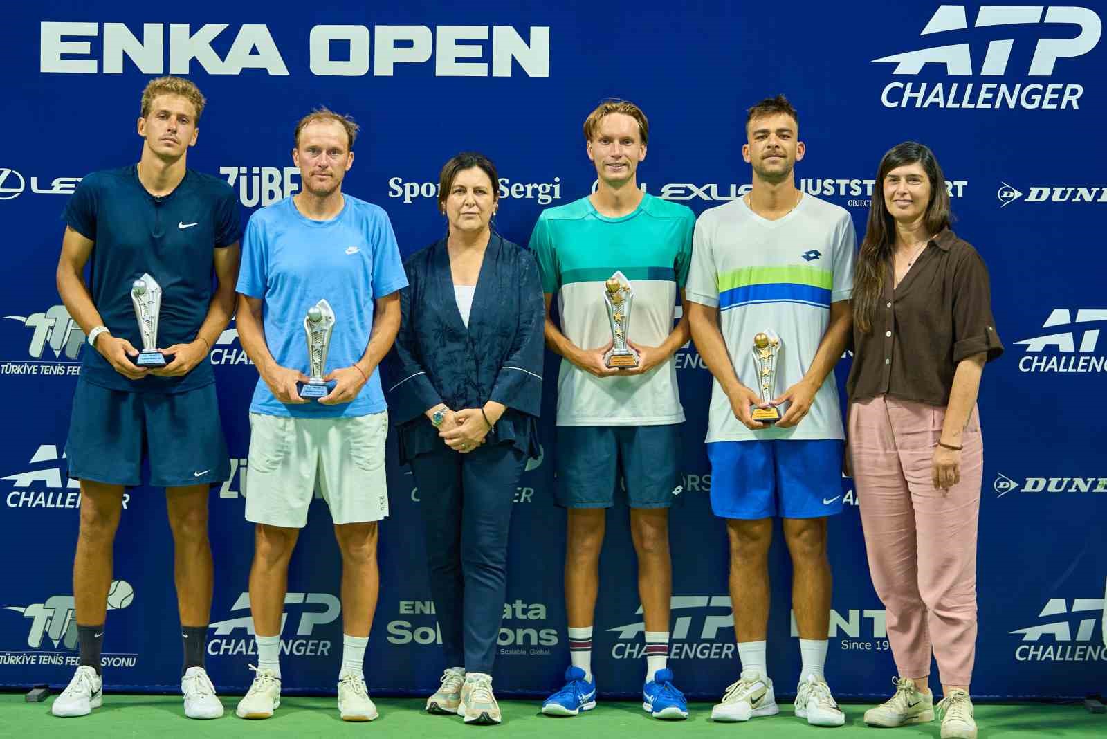 arda-azkara-ve-james-mackinlay-enka-open-da-sampiyon