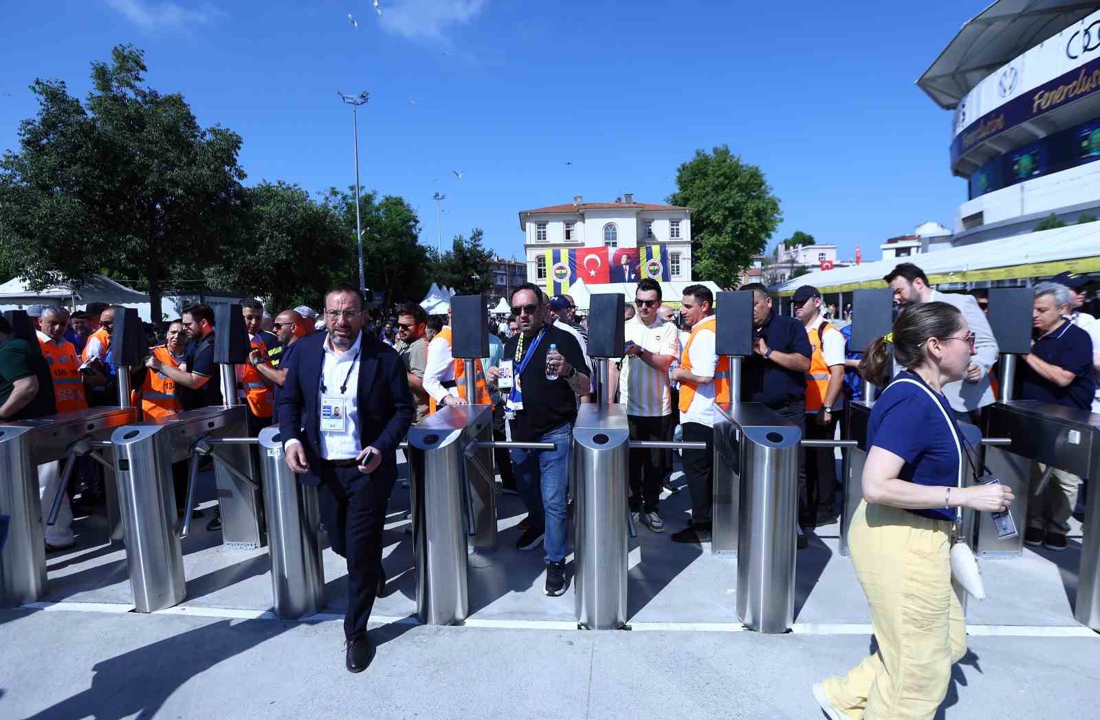 fenerbahce-de-olaganustu-secimli-genel-kurul-toplantisi-basladi