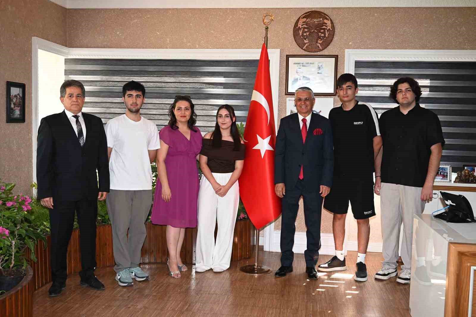 kemer-de-ucretsiz-egitimle-universite-basarisi