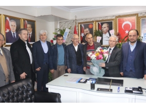 Ak Parti’li Vekiller Akhisar’da Partililerle Buluştu