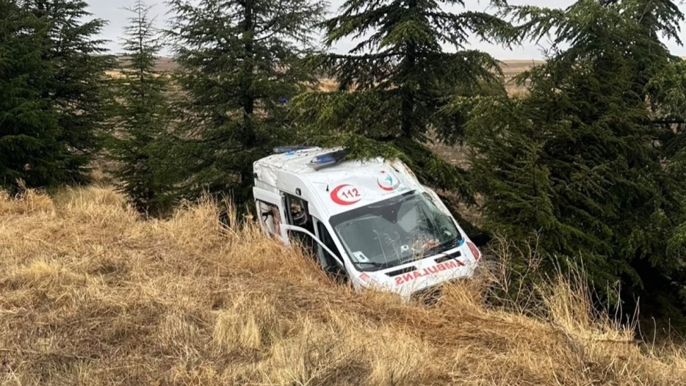 eskisehir-de-hasta-nakleden-ambulans-kaza-yapti-3-yarali