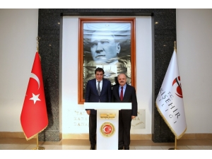 Vali Çakacak, Bursa Valisi Küçük’ü Makamında Ağırladı