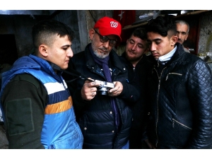 Geri Dönüşüm İşçilerine Fotoğrafı Sevdirdi