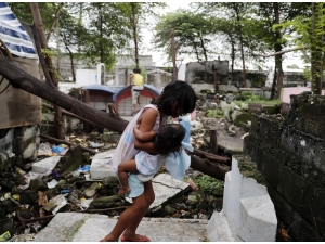 Mezarlıklarda Yer Bulamayan Evsiz Filipinliler Sokaklarda Yaşıyor