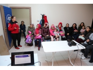 Akut Ev Kazalarına Karşı Kadınları Bilgilendirdi
