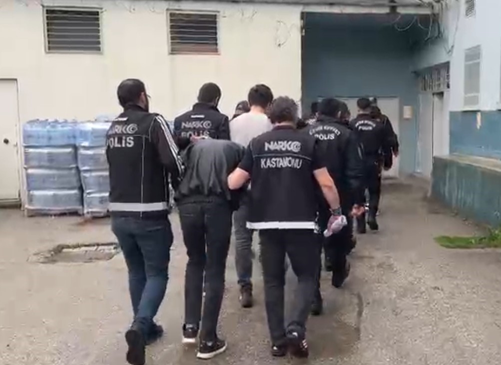kastamonu-da-zehir-tacirlerine-yonelik-operasyonda-5-supheli-tutuklandi