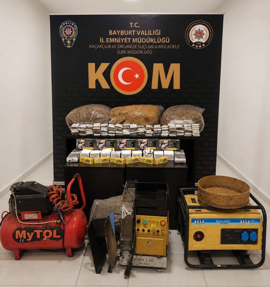 bayburt-ta-38-kilo-acik-tutun-ve-18-bin-240-makaron-ele-gecirildi
