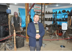 Geçmiş Dönemlere Ait 5 Bine Yakın Eşyayla Sergi Salonu Kurdular