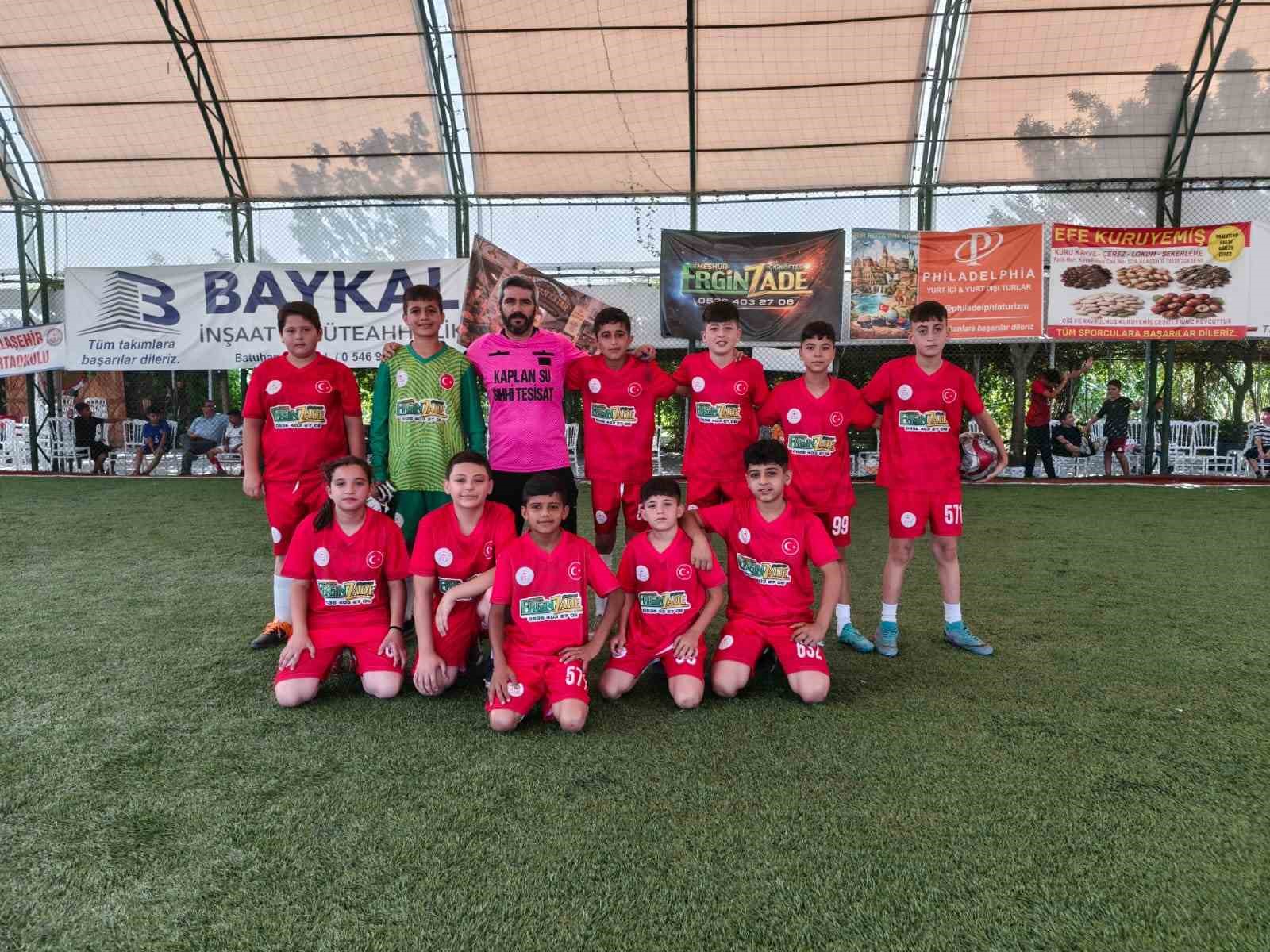 alasehir-de-kur-an-kursu-ogrencileri-futbol-sahasinda-bulustu