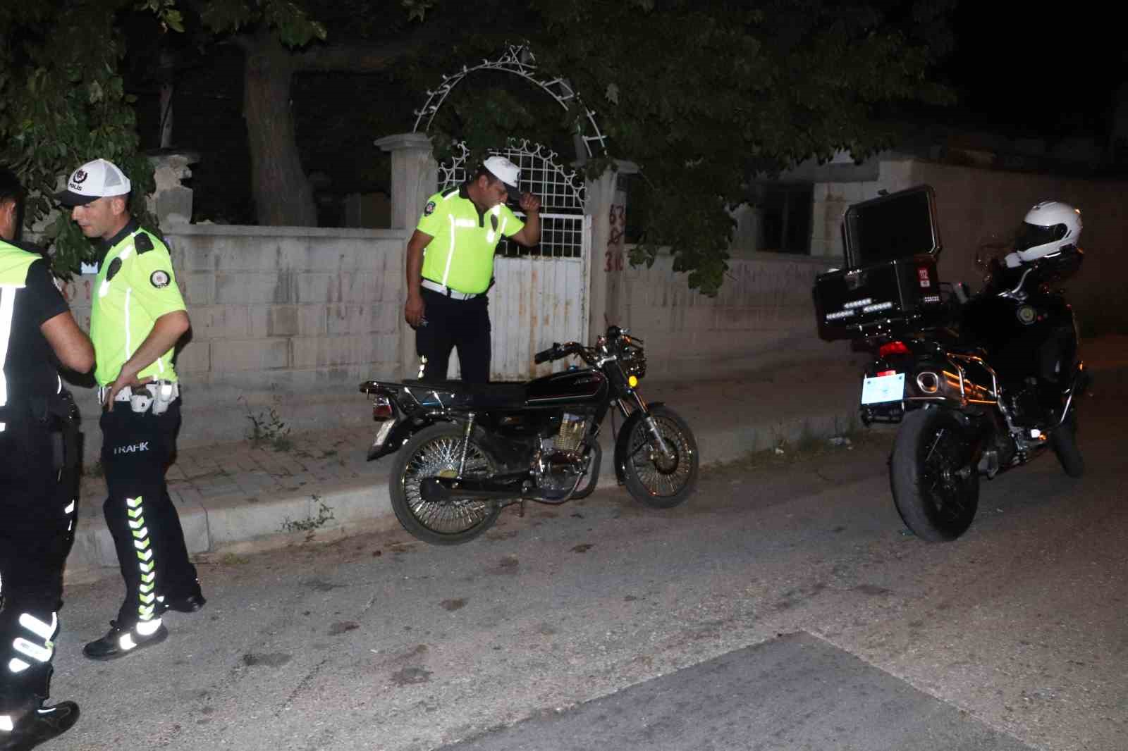karaman-da-polisin-dur-ihtarina-uymayan-motosiklet-surucusune-402-bin-lira-ceza-kesildi