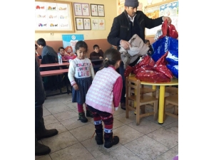 Gençlik Meclisi Üyeleri Vanlı Çocukları Sevindirdi