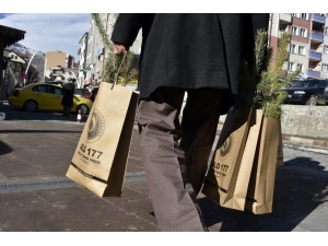 Gümüşhane’de ‘Çam Kesme, Fidan Dik’ Sloganıyla Vatandaşlara Çam Fidanı Dağıtıldı
