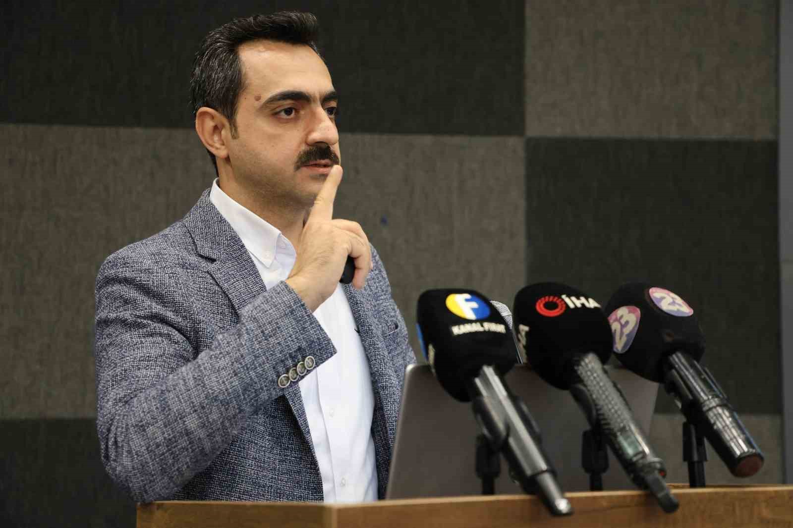 saglikta-yapay-zeka-tehdidi-algoritmalara-bakarak-ilac-kullanmayin