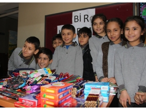 Kendileri Küçük, Yürekleri Büyük