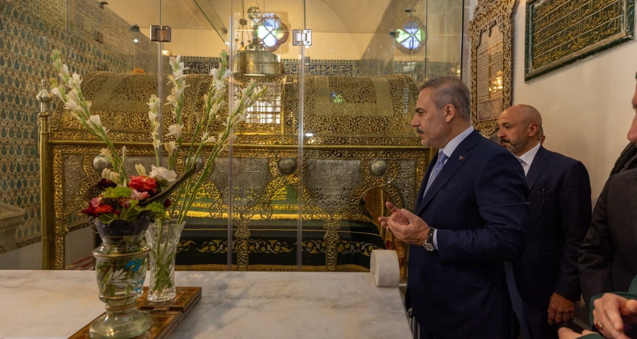 disisleri-bakani-fidan-selahaddin-eyyubi-turbesi-ve-turk-hava-sehitligi-ni-ziyaret-etti