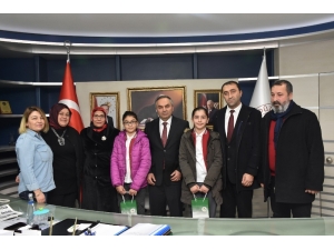 Öğrencilerden Başkan Ve Milli Eğitim Müdürü’ne Ziyaret