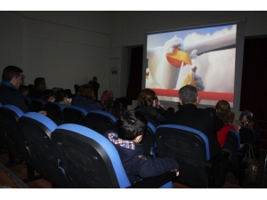 Elazığ’da Özel Çocukların Sinema Keyfi
