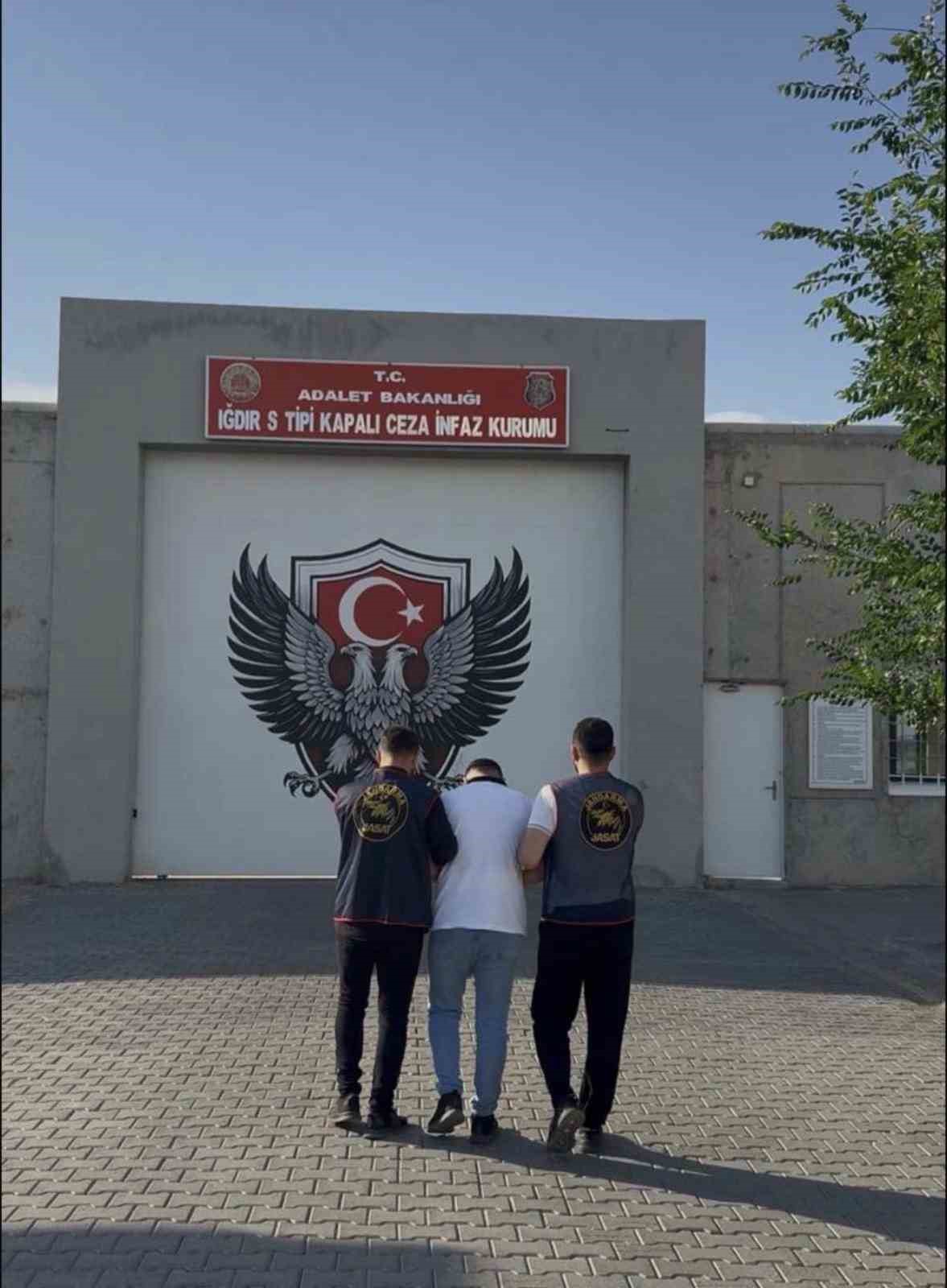 igdir-da-hirsizlik-hukumlusu-jasat-operasyonuyla-yakalandi