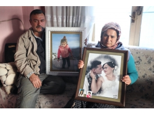 Selde Kaybolan Torunlarının Fotoğrafına Bakarak Hasret Gideriyorlar