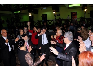 Huzurevi Sakinleri İçin Yılbaşı Partisi