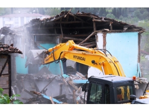 İzmit’te 47 Kaçak Yapıya Yıkım Kararı