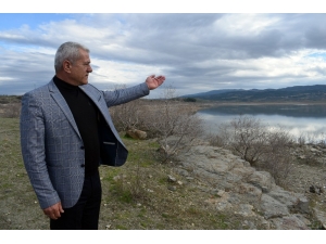 Avşar Barajı’nda Düşen Su Seviyesi Üreticiyi Endişelendiriyor